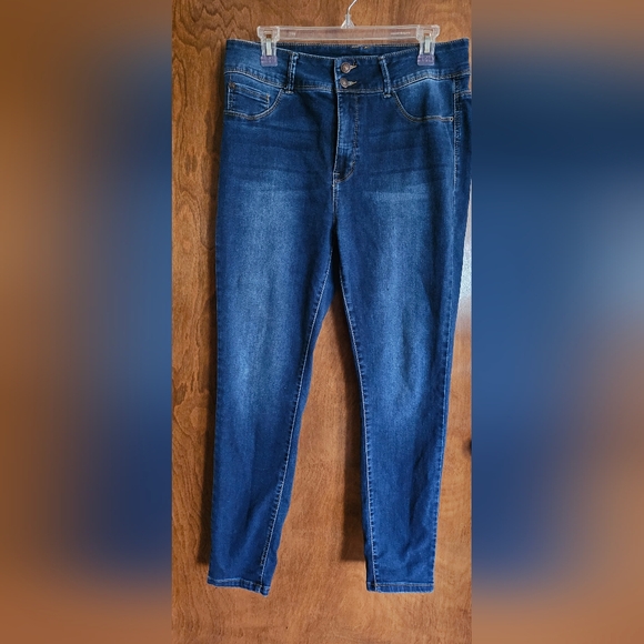 Curve Appeal Denim - Curve Appeal- Two Button-  Curve Creator High Rise Skinny Jeggings-  Size 14/32